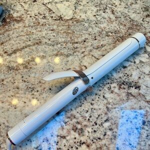 T3 single pass 1 1/4” White Curling Iron with Rose Gold Accents